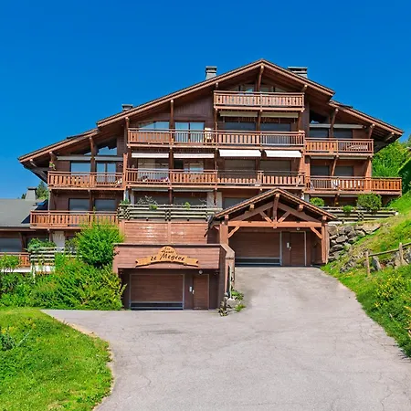 Panoramic View, Pool, Village & Slopes 아파트 *
